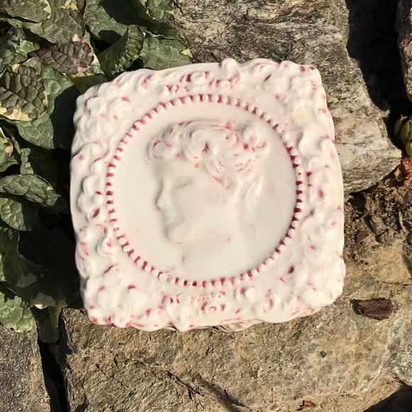 Vintage Jenny Lind Trinket Box - Picture 1 of 11